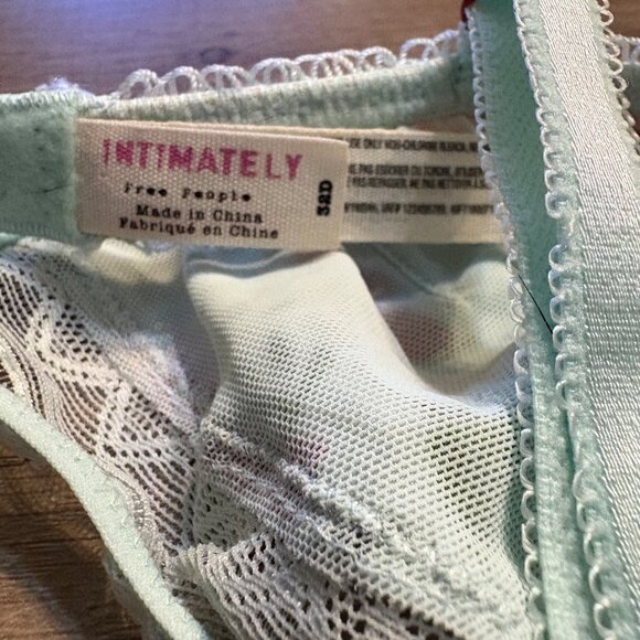 Free People Intimately Floral Lace Underwire Bra Mint & Red Size 32D - Picture 3 of 3